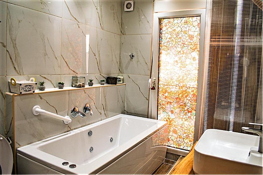 Kassandrou Suite Hot Tub-Jakuzzi - 2 Bedrooms - Big Balcony - Center Солун Екстериор снимка